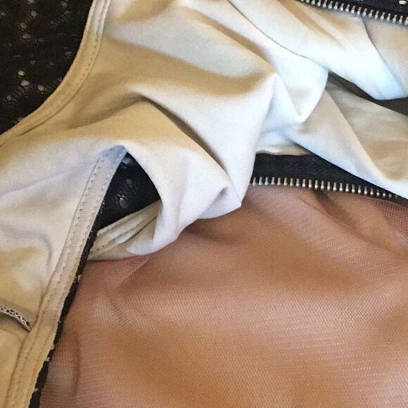 Sleeveless dress by SPEECHLESS lace top, tule skrt - Picture 14 of 15